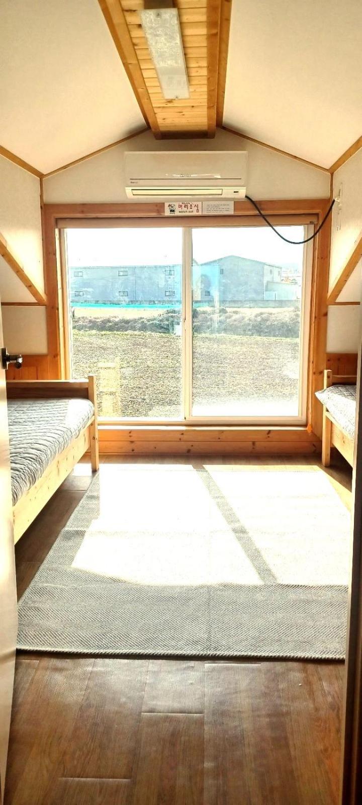 Tree House Guesthouse Jeju Exterior photo